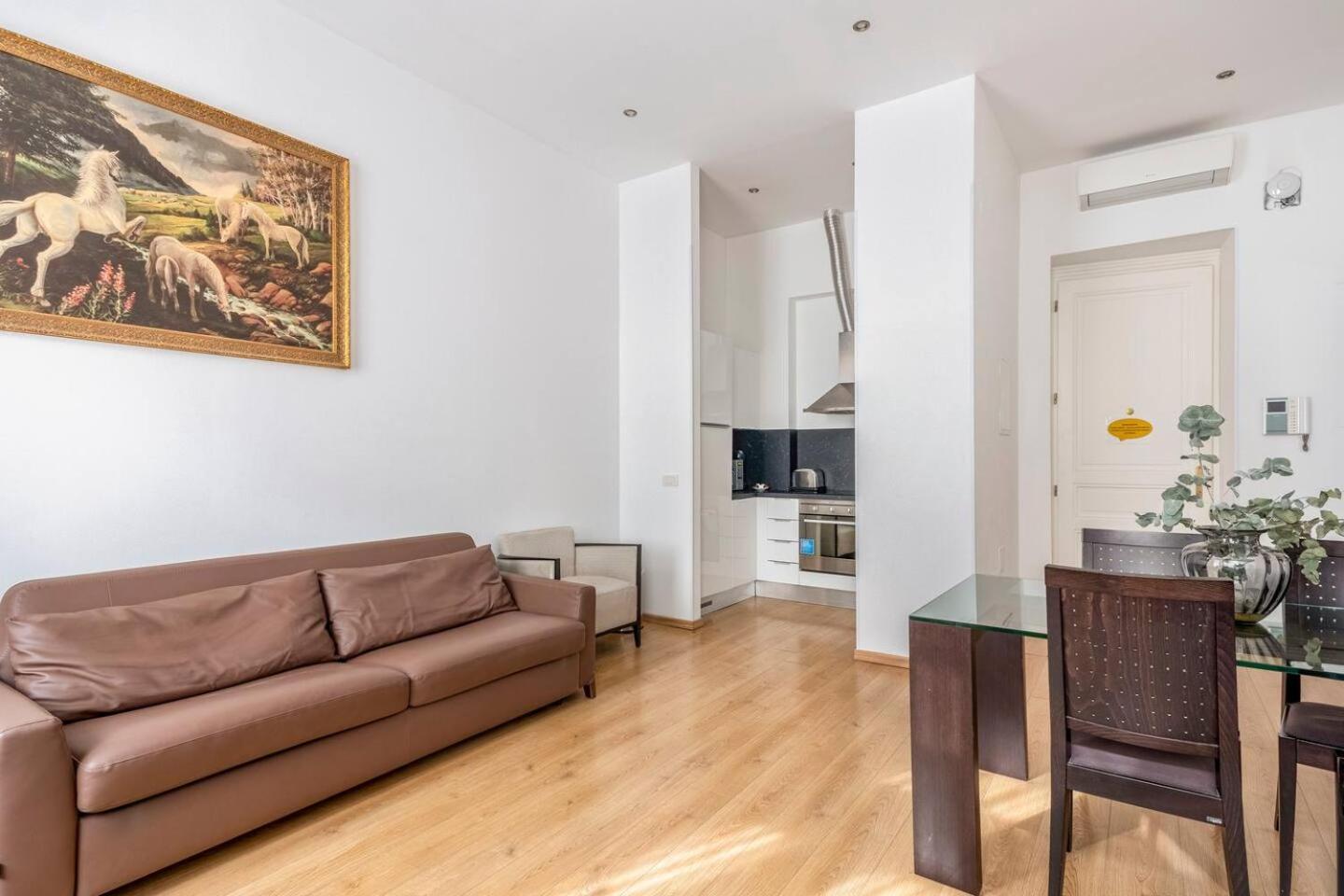 Place Of Grace - 50 Meters From Dancing House Прага Номер фото