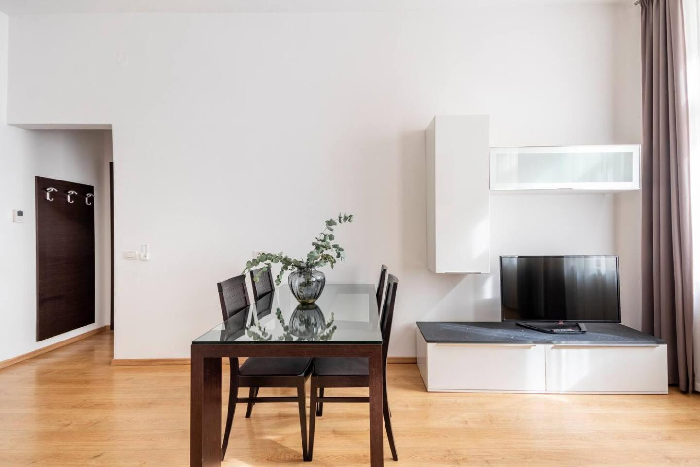 Place Of Grace - 50 Meters From Dancing House Прага Номер фото