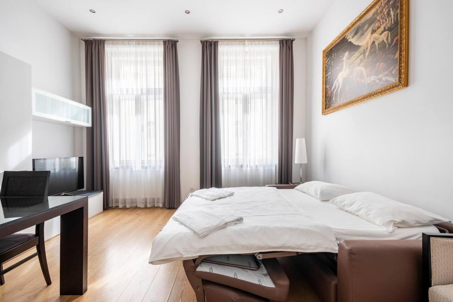 Place Of Grace - 50 Meters From Dancing House Прага Номер фото